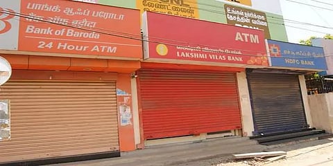 ஊரடங்கு எதிரொலி: ஏப்ரல் மாதத்தில் பாதியாக குறைந்த ஏடிஎம் பயன்பாடு