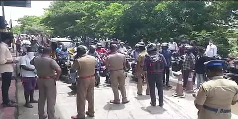 செங்கல்பட்டு: இ பாஸ் இல்லாத இருசக்கர வாகனங்கள்..பறிமுதல் நடவடிக்கையில் போலீசார்