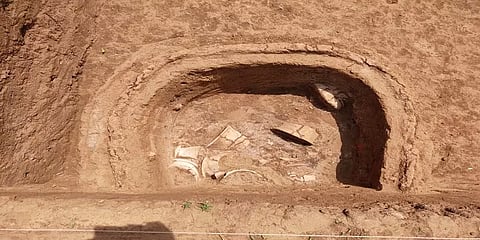 கீழடியில் 6 ஆம் கட்ட அகழ்வாராய்ச்சி - உலை கலனிலிருந்து 6 மண் தொட்டிகள் கண்டெடுப்பு