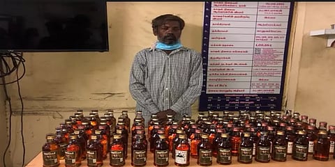 சென்னை: சட்டவிரோதமாக அதிக விலைக்கு மதுபானங்கள் விற்றவர் கைது