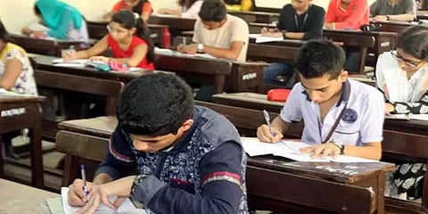 நீட் : அரசு பள்ளி மாணவர்களுக்கு உள் ஒதுக்கீடு - அவசர சட்டத்துக்கு தமிழக அமைச்சரவை ஒப்புதல்