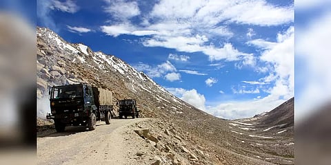 லடாக் எல்லையில் அமைதியை ஏற்படுத்த முயற்சி : இந்திய - சீன ராணுவ படைகள் விலகல் ?