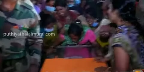 சொந்த ஊர் வந்தது ராணுவ வீரர் பழனியின் உடல்: கிராம மக்கள் இறுதி அஞ்சலி