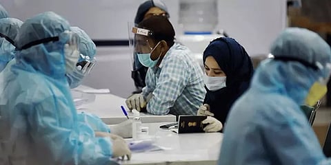 மும்பையில் வேகமாக பரவும் கொரோனா: தடுமாறும் மகாராஷ்டிரா..!