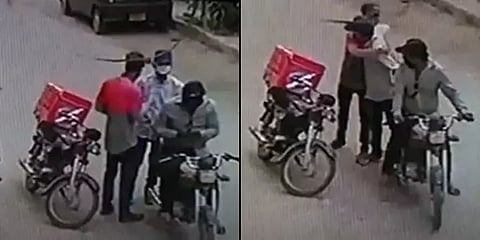 கண்ணீர் விட்டு அழுத டெலிவரி செய்யும் நபர் : மனம் மாறிய திருடர்கள்... நடந்தது என்ன?