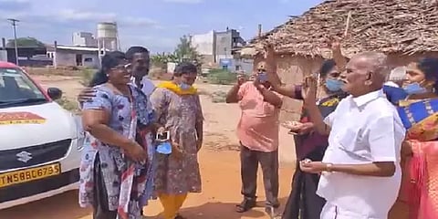 14 நாட்களுக்குப் பிறகு வீடு திரும்பிய மூன்று செவிலியர்கள் - மலர் தூவி வரவேற்ற மக்கள்!