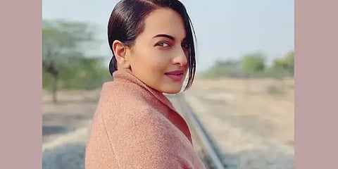 ''இனி பற்றி எரியட்டும், எனக்கு கவலையில்லை'' - ட்விட்டரில் இருந்து வெளியேறிய நடிகை சோனாக்ஷி