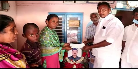 வீர மரணம் அடைந்த பழனியின் குடும்பத்திற்கு விஜய் ரசிகர்கள் நிதியுதவி