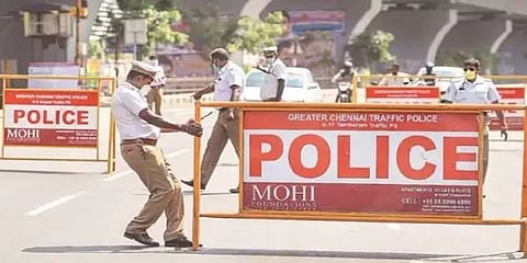 ஊரடங்கில் ஊரைச் சுற்றியவர்களை திருமண மண்டபத்தில் தங்க வைத்த போலீஸார் !