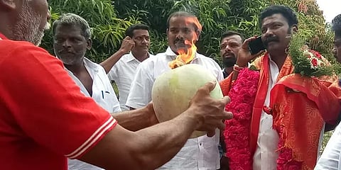 பிறந்தநாள் கொண்டாடிய திமுக பிரமுகர் : சிலருக்கு கொரோனா பாசிட்டிவ் வந்ததால் பரபரப்பு!