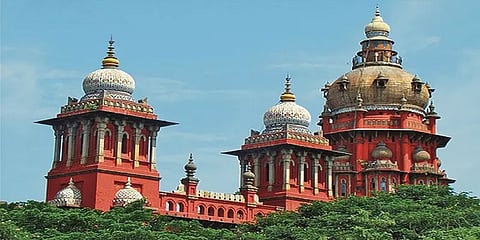 தனியார் பள்ளிகளால் கட்டணம் வசூலிக்காமல் எப்படி ஊதியம் வழங்க முடியும்? - உயர்நீதிமன்றம்