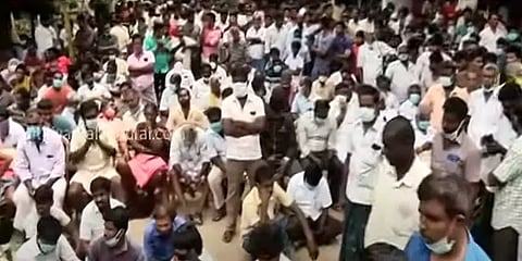 விசாரணைக் கைதியாக அழைத்துச் சென்ற தந்தை, மகன் உயிரிழப்பு: சாத்தான்குளத்தில் பரபரப்பு