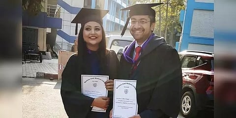 கொரோனாவுக்கு எதிரான போரில் ஓயாத பணி - நெகிழ வைக்கும் டெல்லி இளம் மருத்துவ தம்பதி