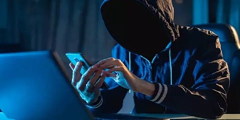 இணையத்தில் தேடி எடுக்கப்பட்ட கஸ்டமர் கேர் எண்: ரூ.1.2 லட்சம் மோசடி!!