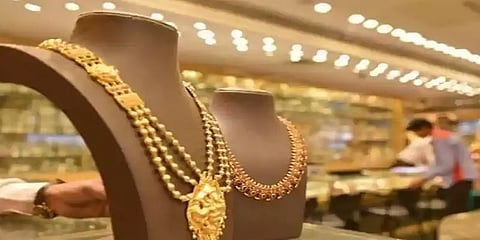 தங்கத்தின் விலை மேலும் உயர்வு: சவரன் ரூ.37,000-ஐ தாண்டியது..!