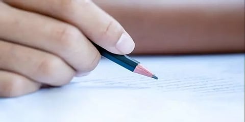 "பல்கலைக்கழக இறுதி ஆண்டு செமஸ்டர் தேர்வுகளை ரத்து செய்யுங்கள்" யூஜிசி பரிந்துரை