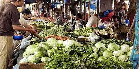 அடுத்த கோயம்பேடாக மாறும் மதுரை பரவை காய்கறி மார்க்கெட்: 2000 பேரை கண்காணிக்க முடிவு