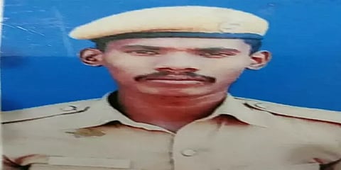 ஆன்லைனில் சீட்டு விளையாடி கடன்: காணாமல் போன காவலர் - மனைவி புகார்