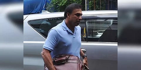 பொதுமுடக்கம் : கிரிக்கெட் வீரர் ராபின் சிங்கின் காரை பறிமுதல் செய்த போலீஸ்..!