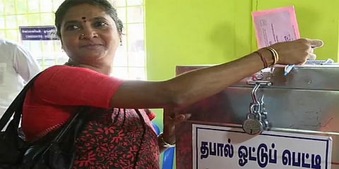 தபால் ஓட்டுக்கான வயது வரம்பைக் குறைத்தது தேர்தல் ஆணையம்!