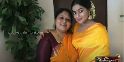 நடிகை பூர்ணாவை திருமணம் செய்து கொள்ளவேண்டி மிரட்டல் விடுத்த நபர் கைது