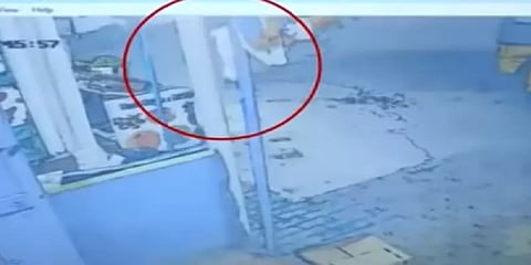 எஃப்.ஐ.ஆரில் முரண்பட்ட தகவலா? வெளியான சாத்தான்குளம் சிசிடிவி வீடியோ..