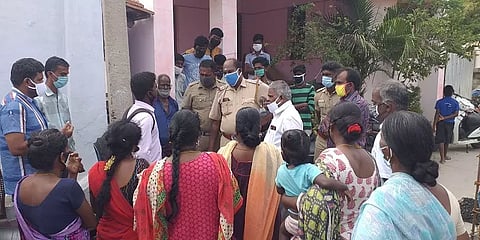 தவணைத் தொகையை வசூலிக்க வந்த தனியார் ஊழியர்கள் - போராட்டத்தில் ஈடுபட்ட பெண்கள்