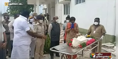 புதுக்கோட்டை சிறுமி உடல் நல்லடக்கம் : அதிகாரிகளின் உறுதியை ஏற்ற பெற்றோர்