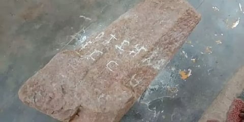 மதுரை: கி.மு. 3 ஆம் நூற்றாண்டு தமிழி எழுத்துப் பொறிக்கப்பட்ட கல்தூண் கண்டெடுப்பு