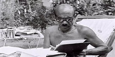 பஷீருக்கு ஆயிரம் வேலைகள் தெரியும் அதில் ஒன்று குரங்குக்குப் பேன் பார்ப்பது...!