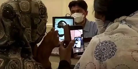 குடும்பத்தினரிடம் பேச வீடியோ கால் வசதி - குஷியில் தனிமைப்படுத்தப்பட்ட கொரோனா நோயாளிகள்