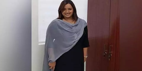 கேரள அரசியலில் சர்ச்சையை கிளப்பும் 30 கிலோ தங்கக் கடத்தல்.. யார் இந்த ஸ்வப்னா சுரேஷ்?