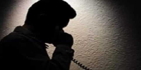 கொரோனா தடுப்புப் பணியில் இருக்கும் மாணவியிடம் ஆபாசமாக பேசிய அதிகாரி.. போலீஸ் விசாரணை