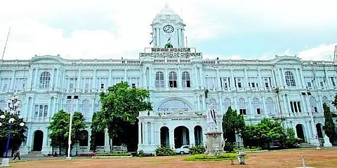 மாநகராட்சி அதிகாரி தவறாக பேசவில்லை - பாதிக்கப்பட்டதாகக் கூறப்படும் மாணவி தகவல்