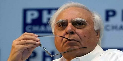 "கட்சியை நினைத்து கவலைப்படுகிறேன்" - கபில் சிபல் !