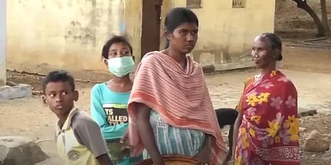 வனத்தை நம்பி வாழும் பழங்குடி குடும்பங்கள் : வாட்டி எடுக்கும் வனத்துறை அதிகாரிகள்..!