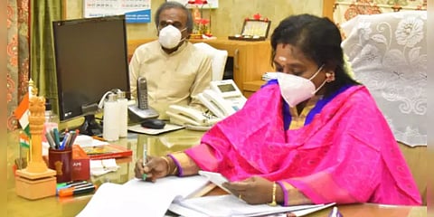 தெலங்கானா ராஜ்பவனில் 10 பேருக்கு கொரோனா - ஆளுநர் தமிழிசைக்கு நெகட்டிவ்