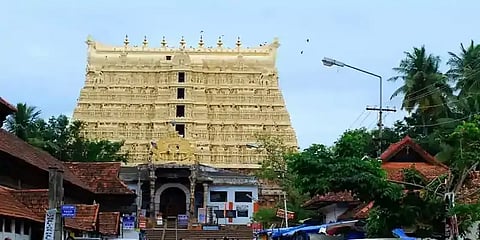 பத்மநாப சுவாமி திருக்கோயிலை நிர்வகிக்க மன்னர் குடும்பத்திற்கு உரிமை - உச்சநீதிமன்றம்