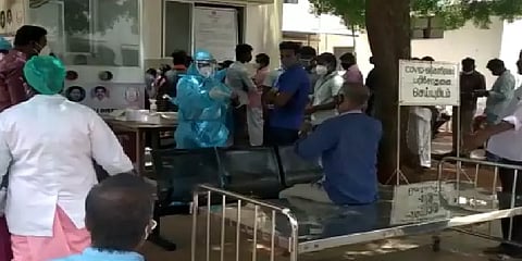 திருச்சி: மக்கள் கூட்டத்தால் வழியும் கொரோனா பரிசோதனை மையம்