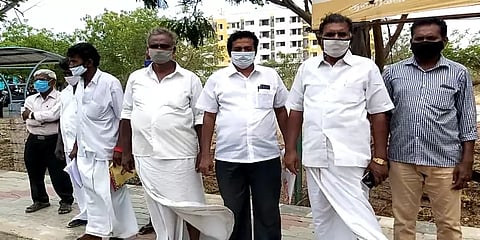 “புகார் கொடுக்க சென்றால் போலீசார் மிரட்டுகின்றனர்” - ஆட்சியரிடம் முறையிட்ட விவசாயிகள்