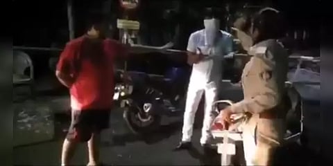 “ஊரடங்கை மீறி பிரதமரே வந்தாலும் நிறுத்துவேன்”: பாஜக அமைச்சர் மகனிடம் சீறிய பெண் காவலர்..!