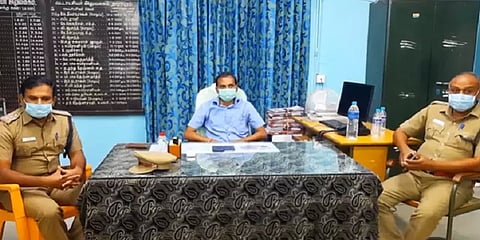 வங்கி நெருக்கடியால் விவசாயி தற்கொலை : போராட்டத்தால் கடனை தள்ளுபடி செய்த நிர்வாகம்