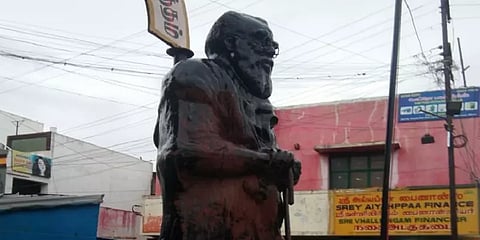 கோவை : பெரியார் சிலை மீது காவிச்சாயம் - மர்ம ஆசாமிகள் அட்டூழியம்