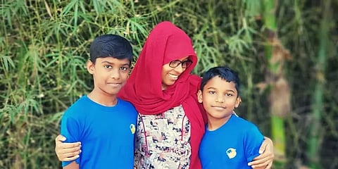 பாட்டி விதைத்த அன்பின் விதை.. ஏழை விதவைகளுக்கு உதவும் சிஃபியாவின் கதை!