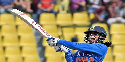 ’ஸ்மிரிதி மந்தனா’ இந்திய கிரிக்கெட்டின் லேடி ஷேவாக் : பிறந்தநாள் இன்று..!