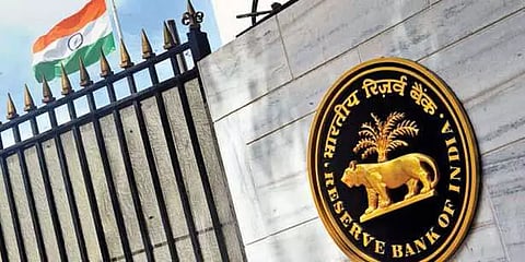 கூட்டுறவு வங்கிகள் ரிசர்வ் வங்கியின் கட்டுப்பாட்டில் செல்ல தடை இல்லை: உயர் நீதிமன்றம்