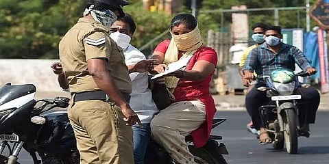 ‘பக்கத்து மாவட்டம் கூட போக முடியவில்லை’ : இ-பாஸ் முறையால் புலம்பும் மக்கள்!!