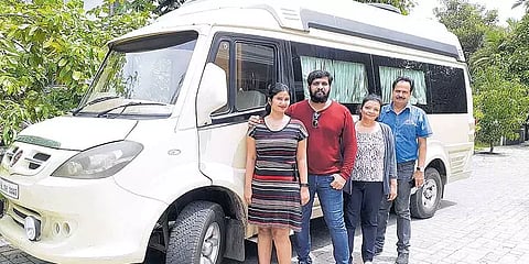 தாய்வீட்டில் தவித்த கர்ப்பிணி மனைவி - ‘4000கிமீ’ ரிஸ்க் பயணம் செய்த கணவர்..!