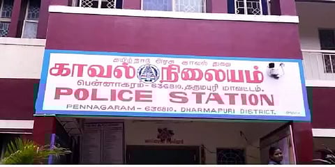 சிறுவனை அடித்து கையால் மலம் அள்ள வைத்த விவகாரம் : மனித உரிமை ஆணையம் நோட்டீஸ்
