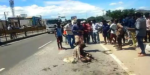 பைக்கை பறிமுதல் செய்ததால் தீக்குளித்த இளைஞர்: சிகிச்சைப் பலனின்றி உயிரிழப்பு